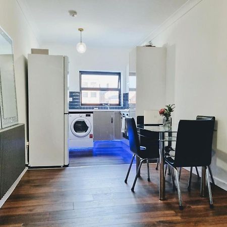 Beautiful Modern Apartment On Wick Lane ลอนดอน ภายนอก รูปภาพ