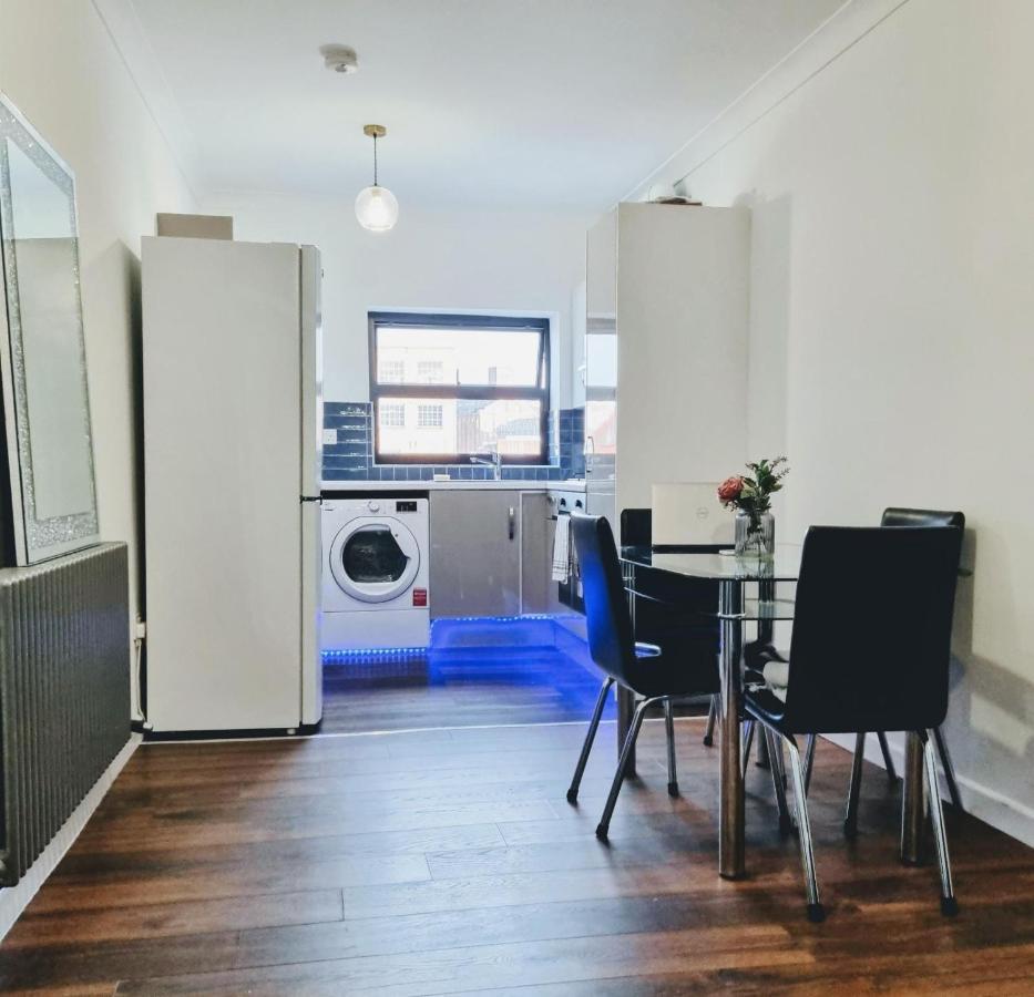 Beautiful Modern Apartment On Wick Lane ลอนดอน ภายนอก รูปภาพ
