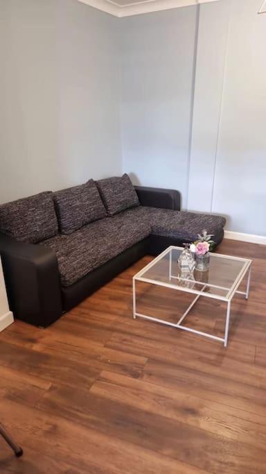 Beautiful Modern Apartment On Wick Lane ลอนดอน ภายนอก รูปภาพ