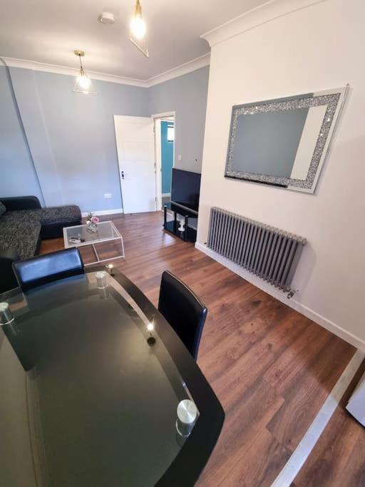 Beautiful Modern Apartment On Wick Lane ลอนดอน ภายนอก รูปภาพ