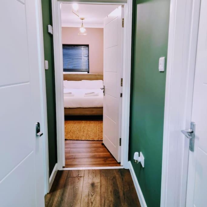 Beautiful Modern Apartment On Wick Lane ลอนดอน ภายนอก รูปภาพ
